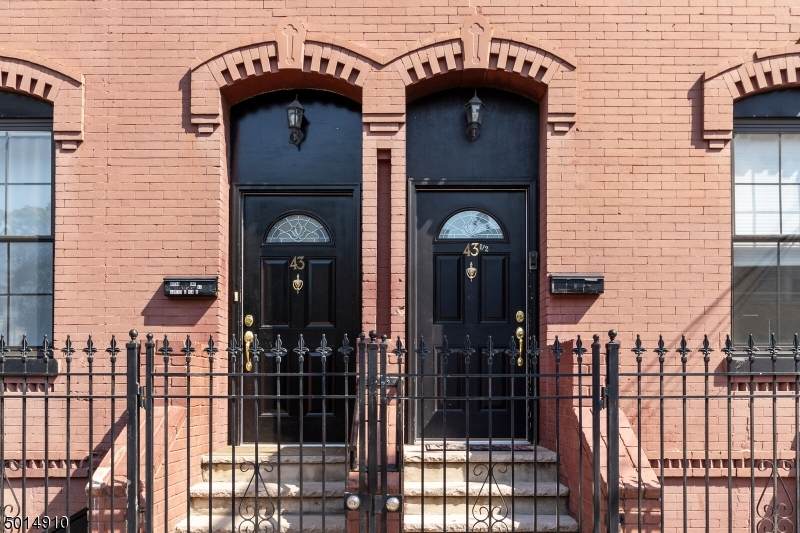 39 Thomas St - Photo 1