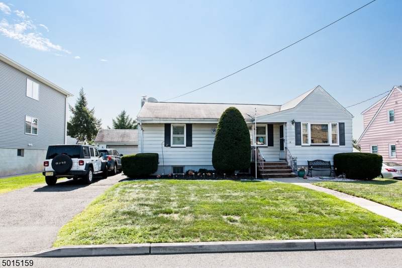 18 Franklin Ave - Photo 1