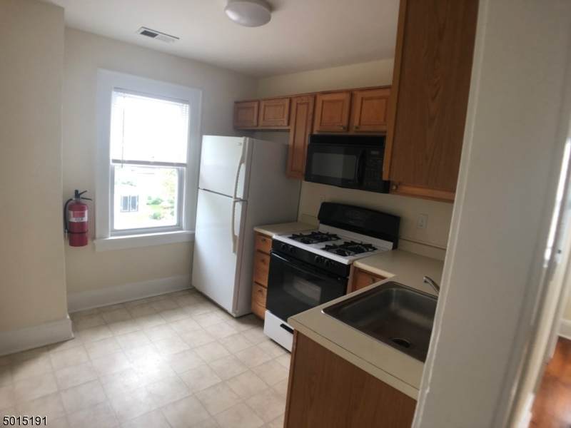 224 Livingston St - Photo 1