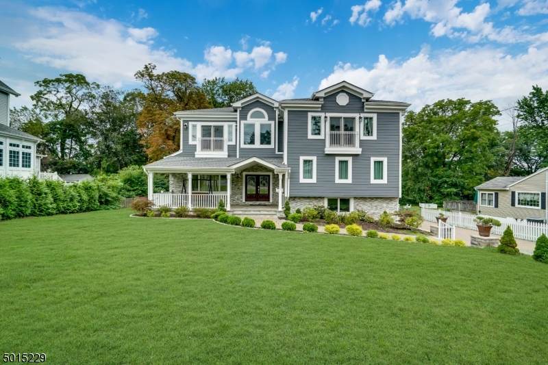 121 Madison Ave - Photo 1