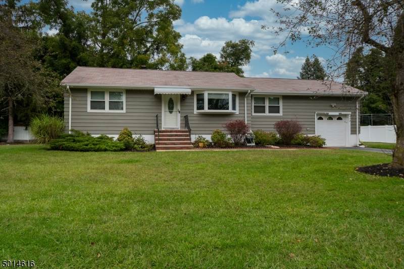 19 Laurel Pl - Photo 1