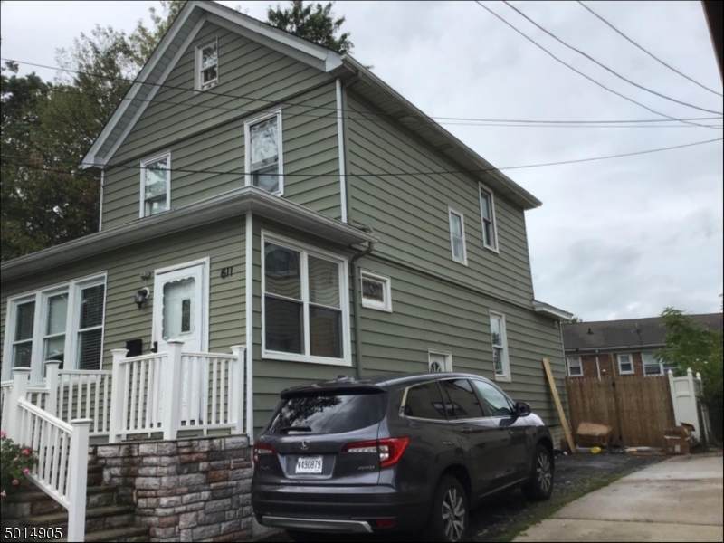 611 Essex Ave - Photo 1