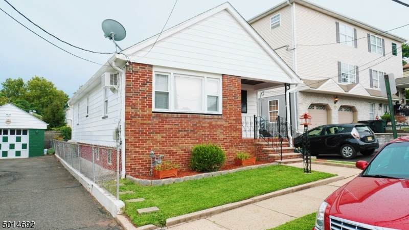 138 Baltimore Ave - Photo 1