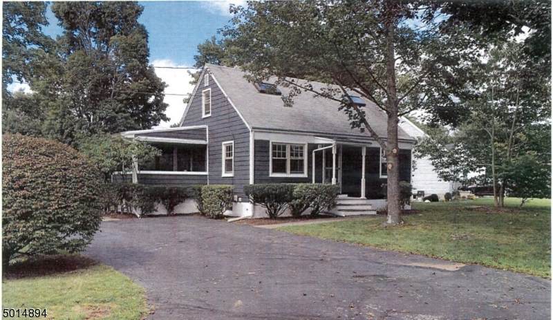 33 Gregory Dr - Photo 1