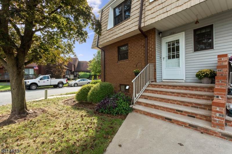 1701 Regents Ct - Photo 1