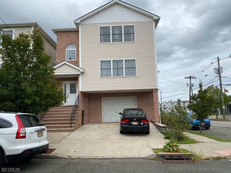 376 Nelson Ave - Photo 1