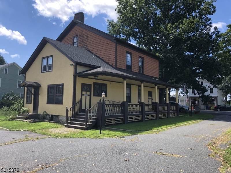 917 Main St - Photo 1