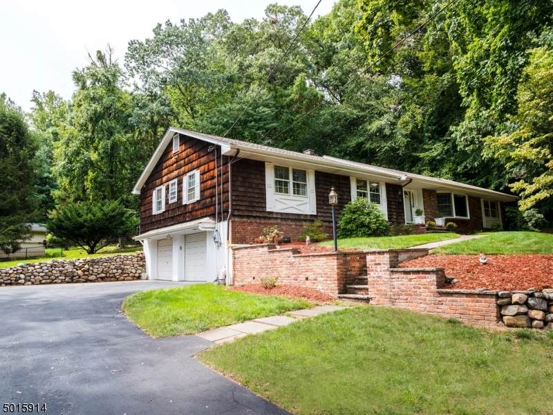 9 Eagle Hill Rd - Photo 1