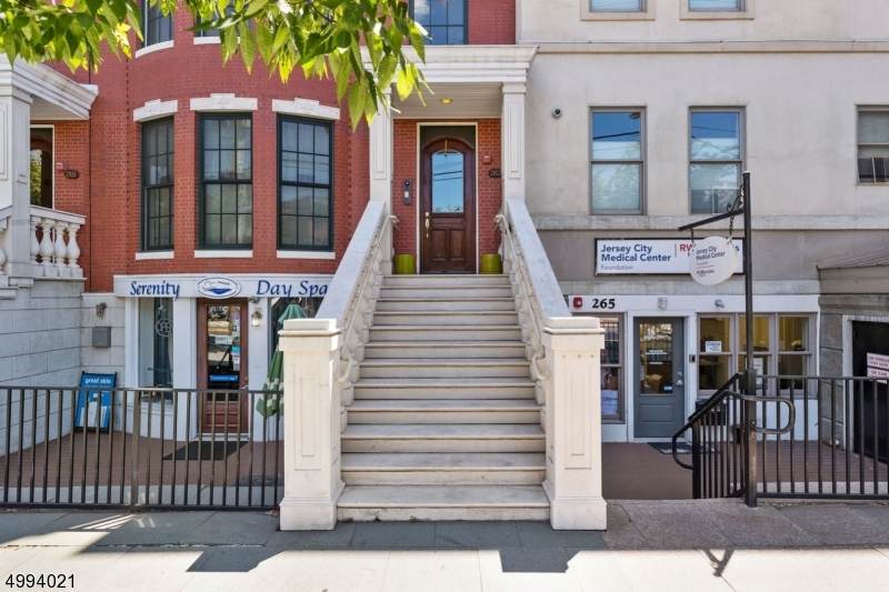 263 Grand St - Photo 1