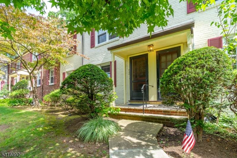 202 Lincoln Park East - Photo 1