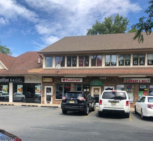 435 Hollywood Ave - Photo 1