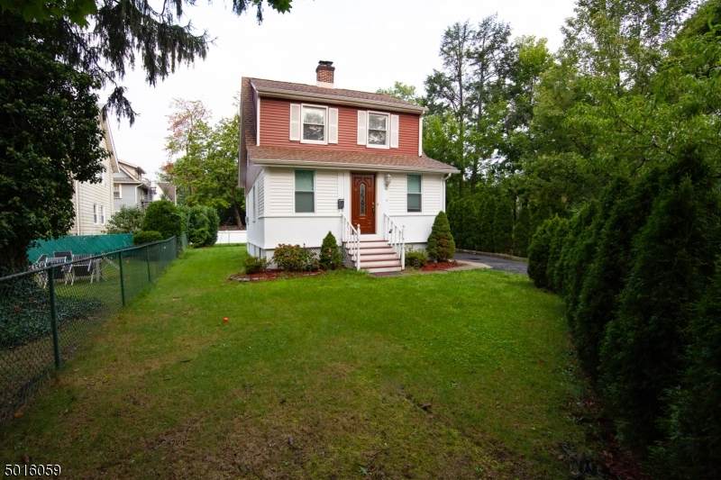 4 Oakcroft Ave - Photo 1