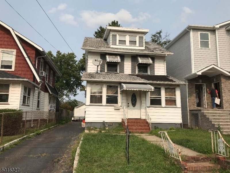 827 Myrtle St - Photo 1
