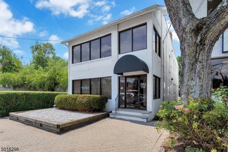 87 Franklin Ave - Photo 1