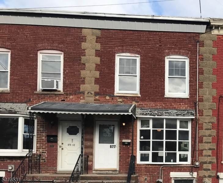 677 Chestnut St - Photo 1