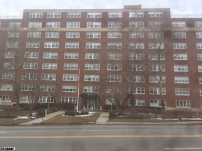 926 Bloomfield Ave - Photo 1