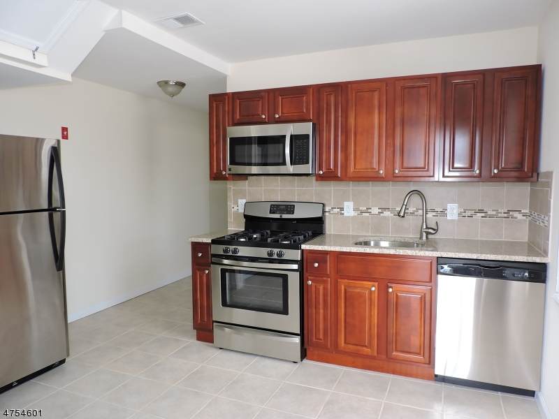289 Glenwood Ave - Photo 1