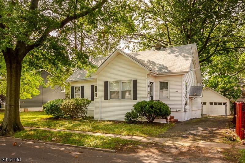 406 Dermody St - Photo 1