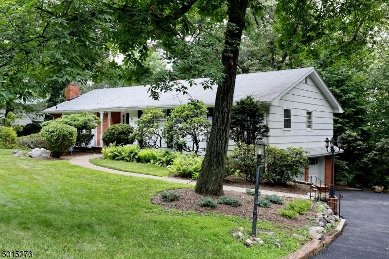 91 Hillcrest Ave - Photo 1
