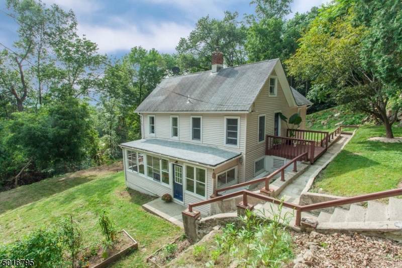 23 Roosevelt Ave - Photo 1