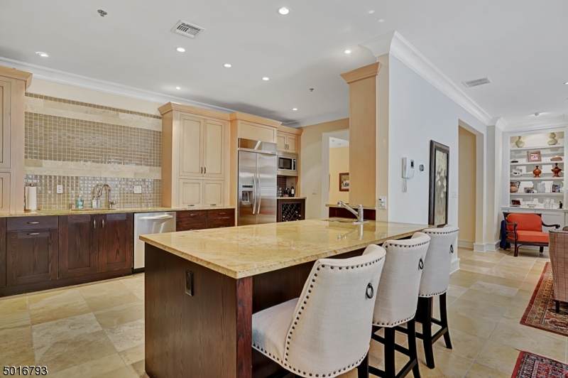 809 Somerset St - Photo 1