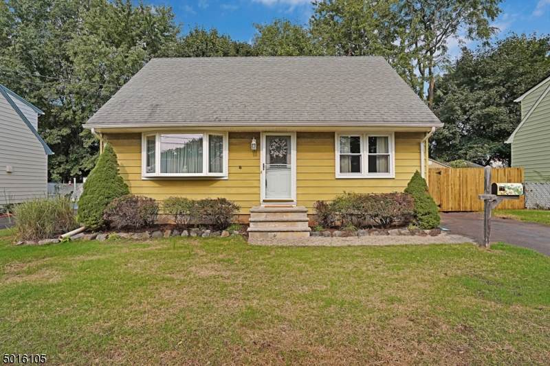 231 Angle Ave - Photo 1