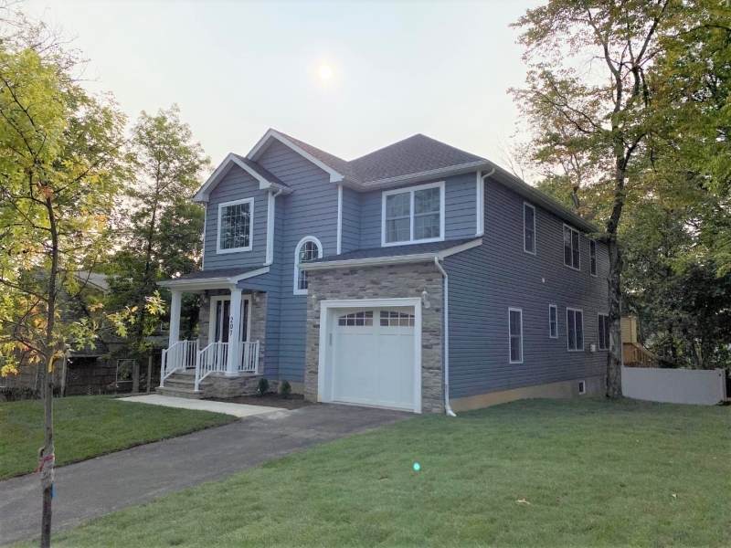 207 Washington St - Photo 1