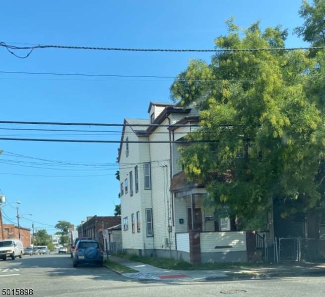 709 E 18Th St - Photo 1