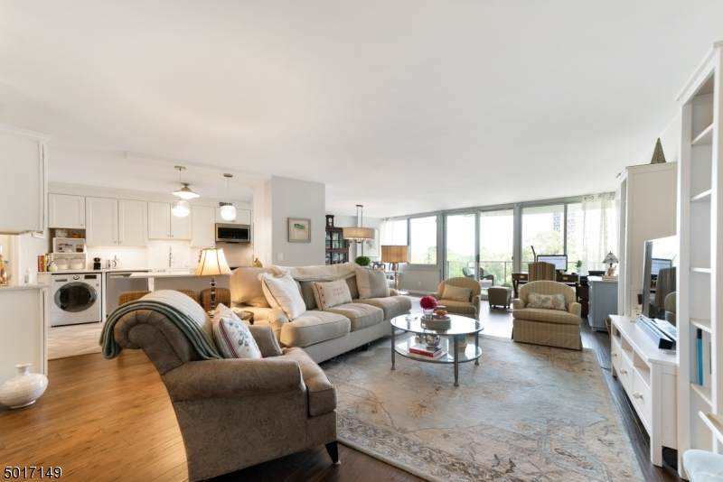 1 Claridge Dr 412 - Photo 1