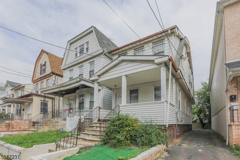 44 Isabella Ave - Photo 1