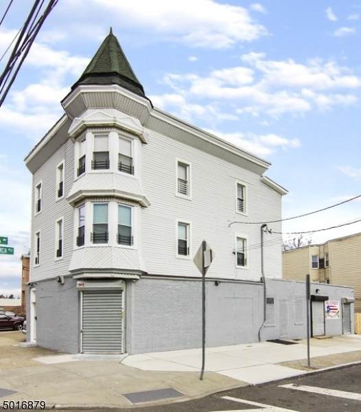 851 Summer Ave - Photo 1