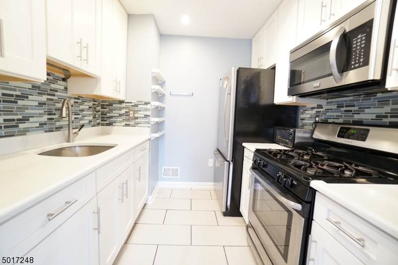 100 Callahan Ct - Photo 1