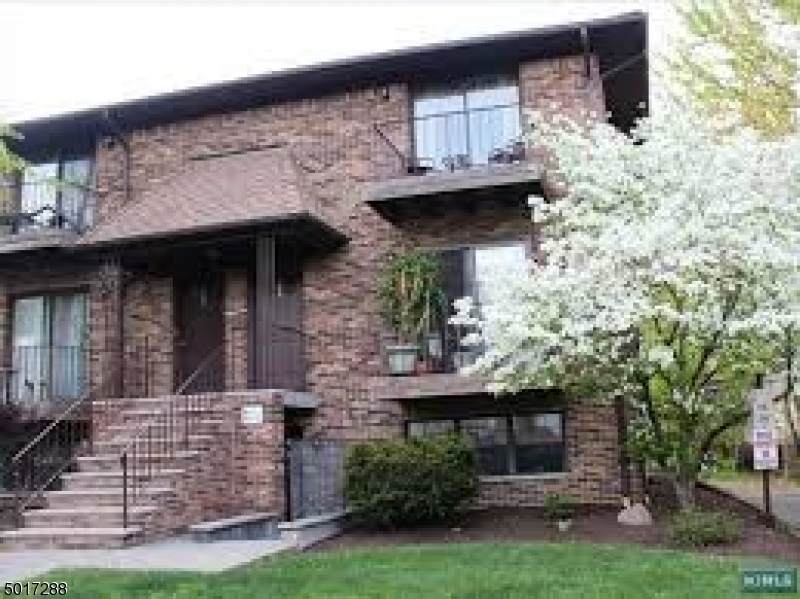 8 Sewall Ave - Photo 1