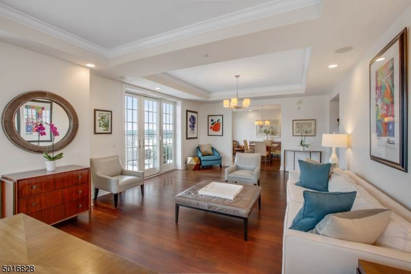 40 W Park Place Unit 605 - Photo 1
