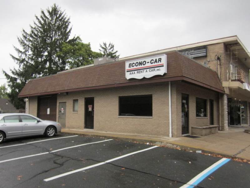 1577 Morris Ave - Photo 1