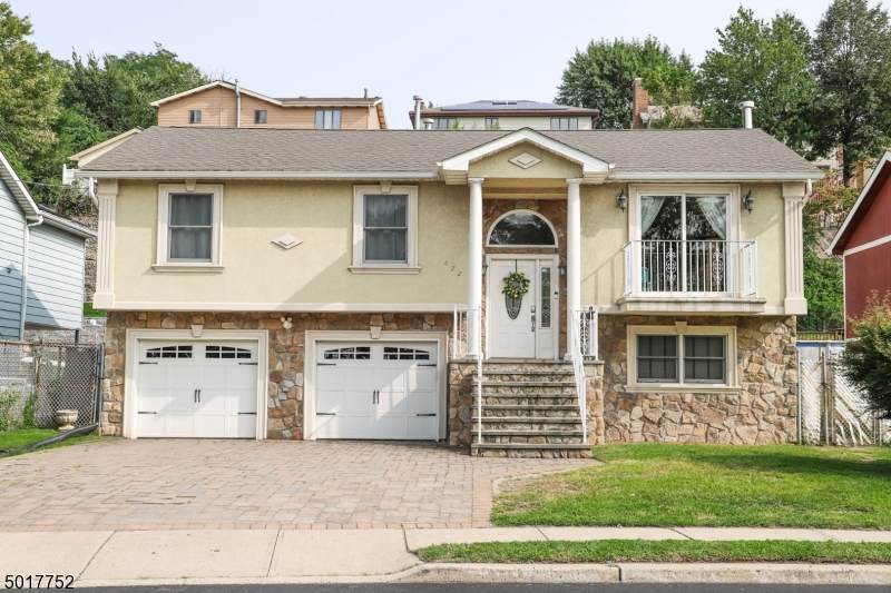 472 Passaic Ave - Photo 1