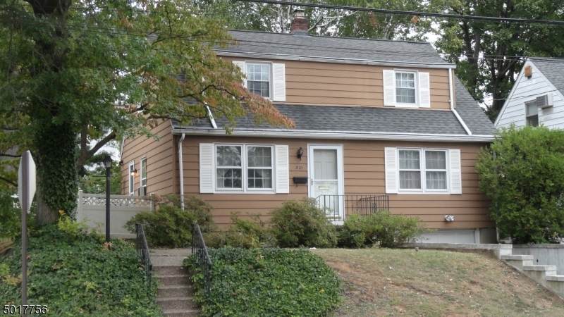 521 Burton Ave - Photo 1