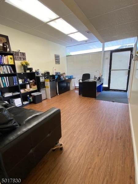 466 Pompton Ave Unit 4 - Photo 1