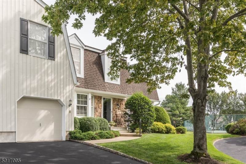 8 Deerfield Ct - Photo 1