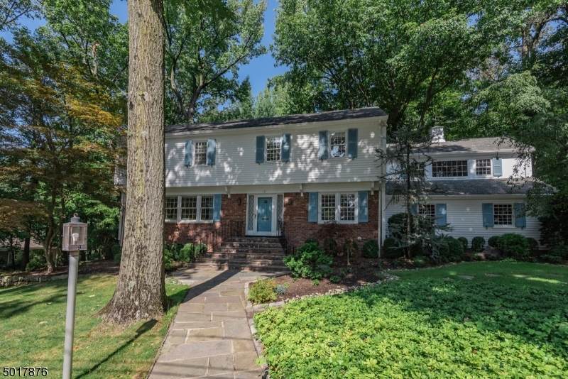415 Eastwood Ct - Photo 1