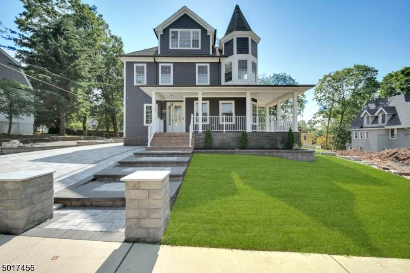 434 Heywood Ave - Photo 1