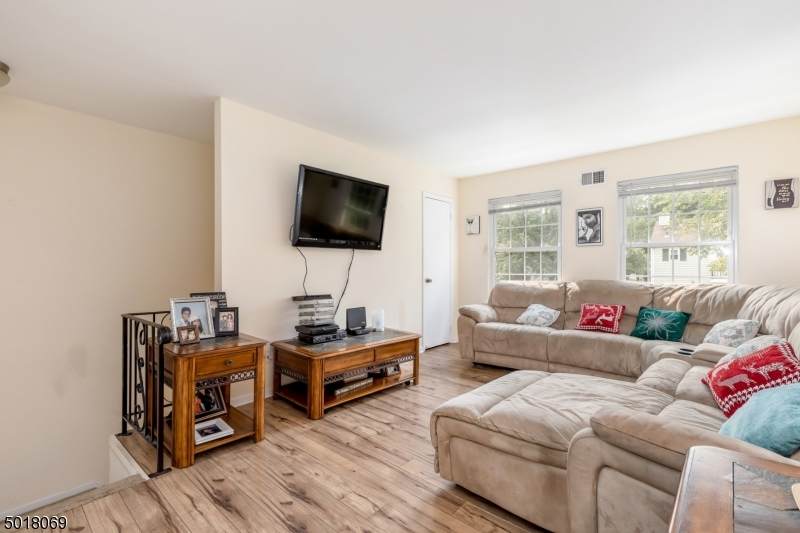 32 Hanover Sq - Photo 1