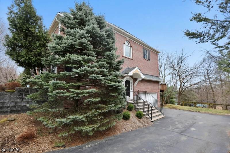 127 Spring Hill Cir - Photo 1