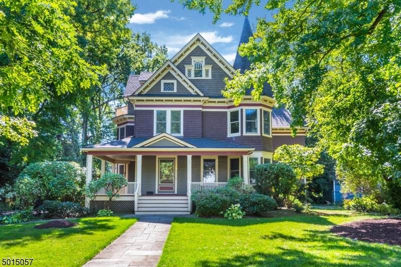 142 Lorraine Ave - Photo 1