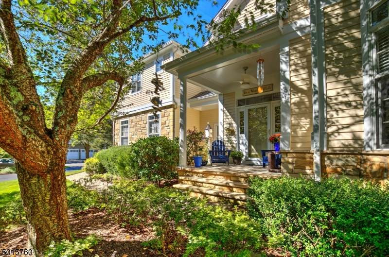 401 Lindabury Ln - Photo 1