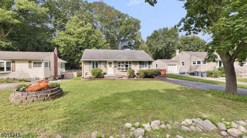 27 Nokomis Ave - Photo 1