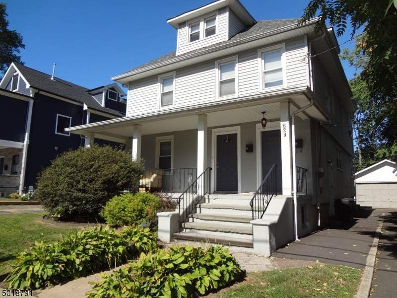 629 Stirling Pl - Photo 1