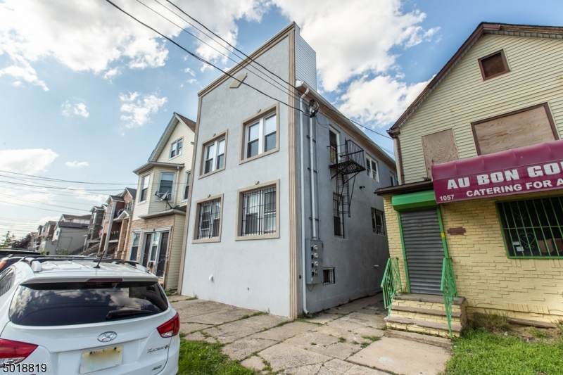 1059 Magnolia Ave - Photo 1