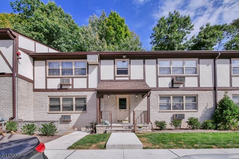 100 Treetop Ct - Photo 1