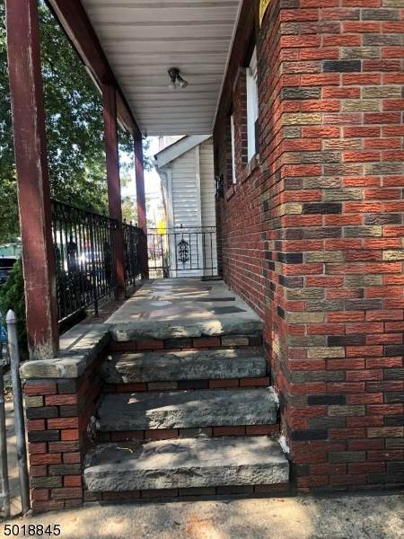 325 12th Ave - Photo 1